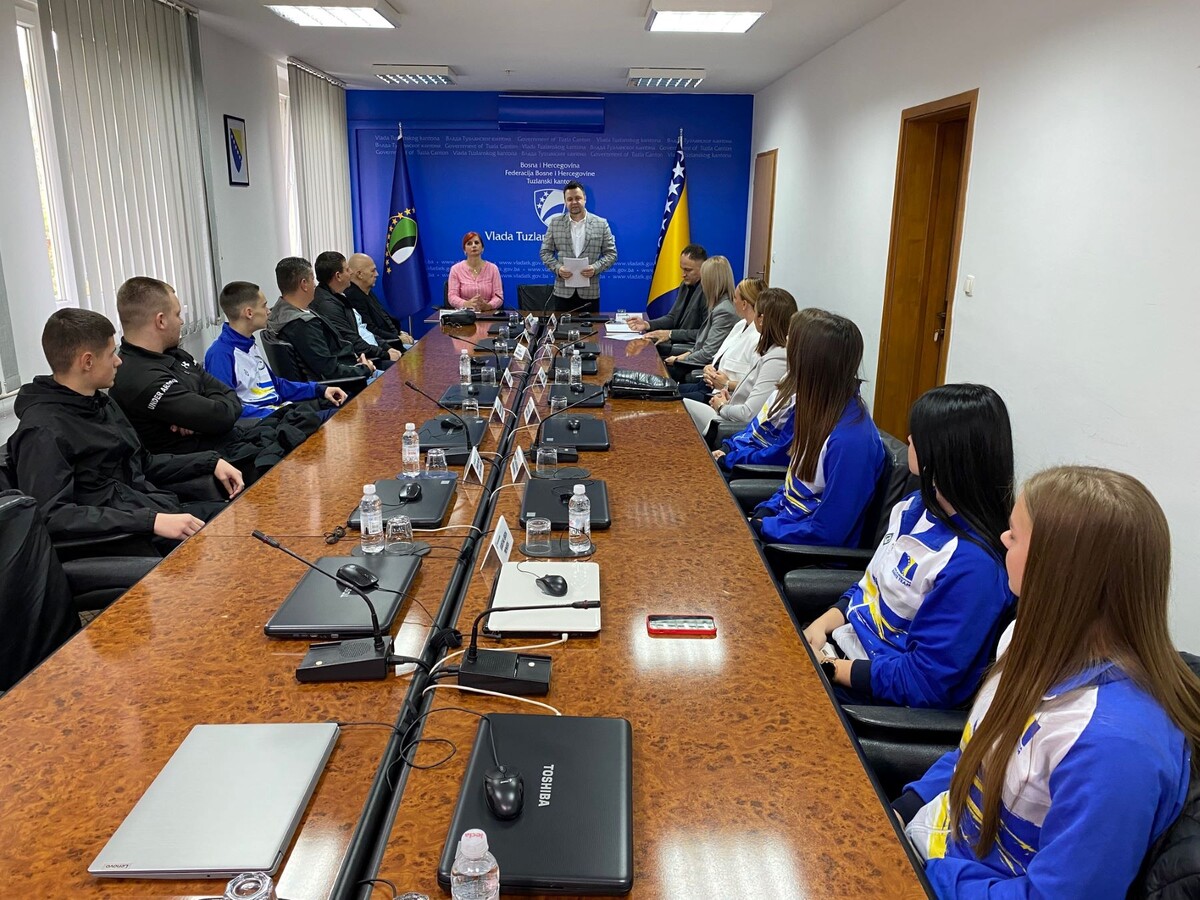 1726833618_66ed63d298ad6