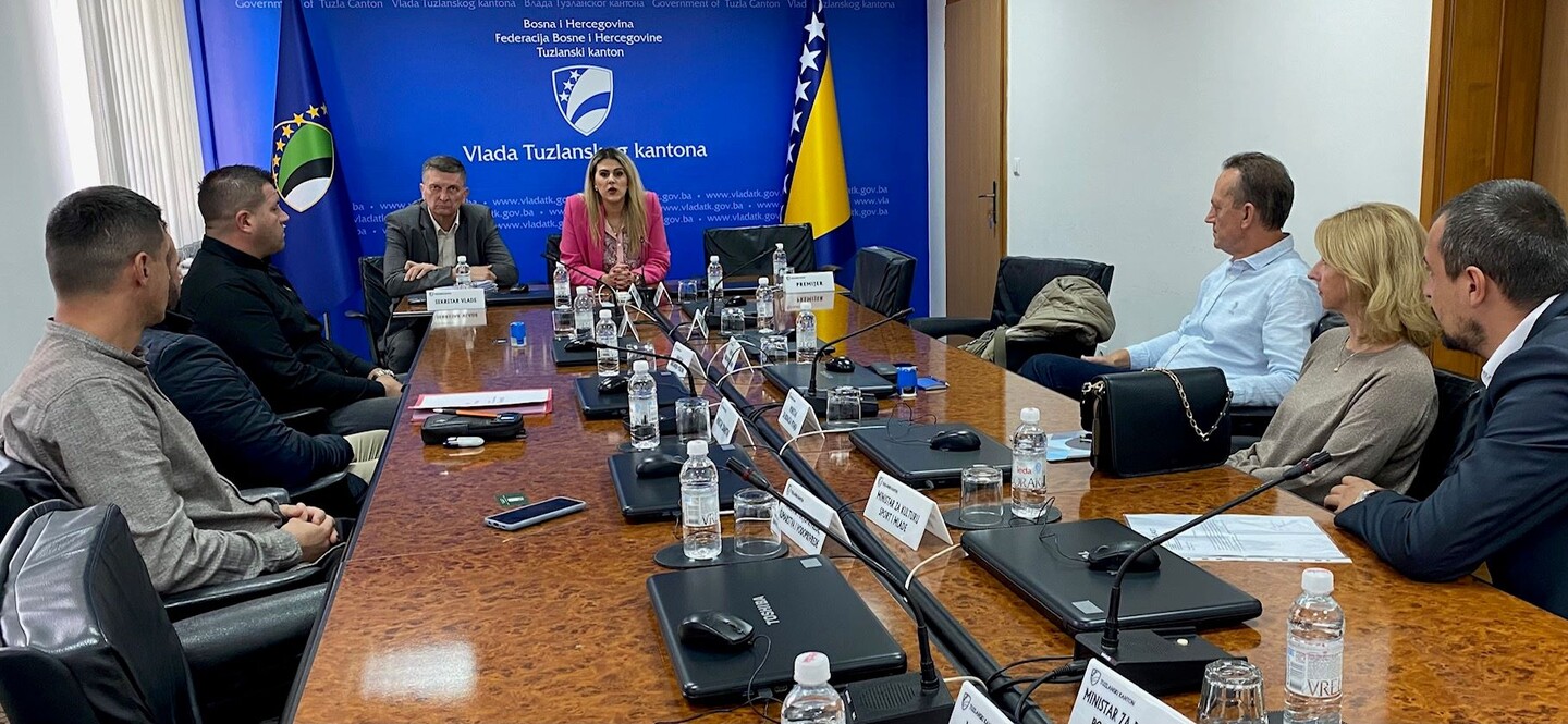 1727877626_66fd51fa509eb