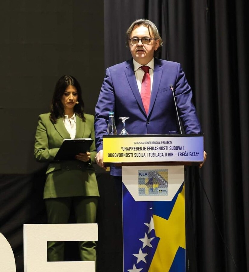 1732194029_673f2eed267ea