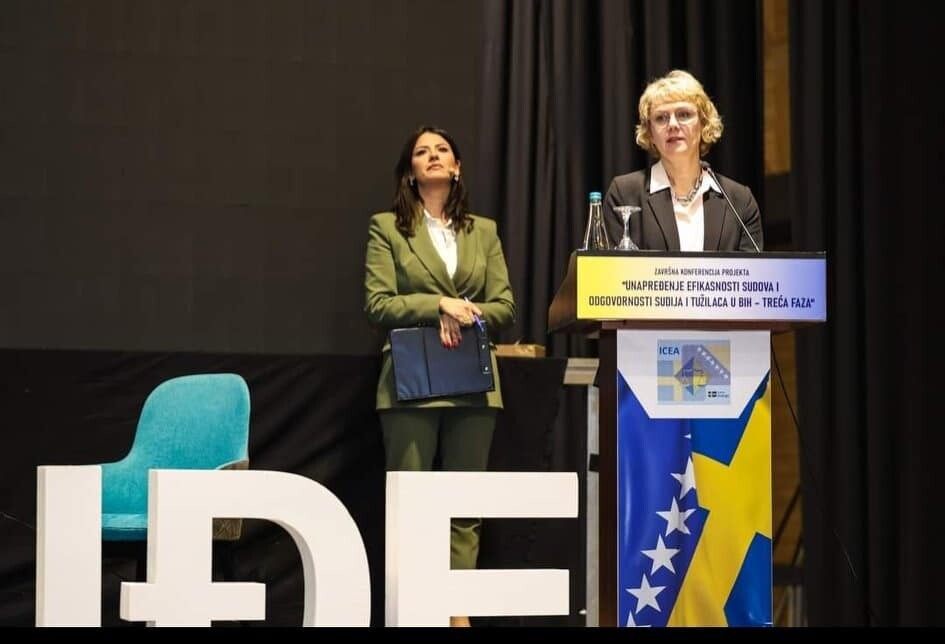 1732194029_673f2eed93760