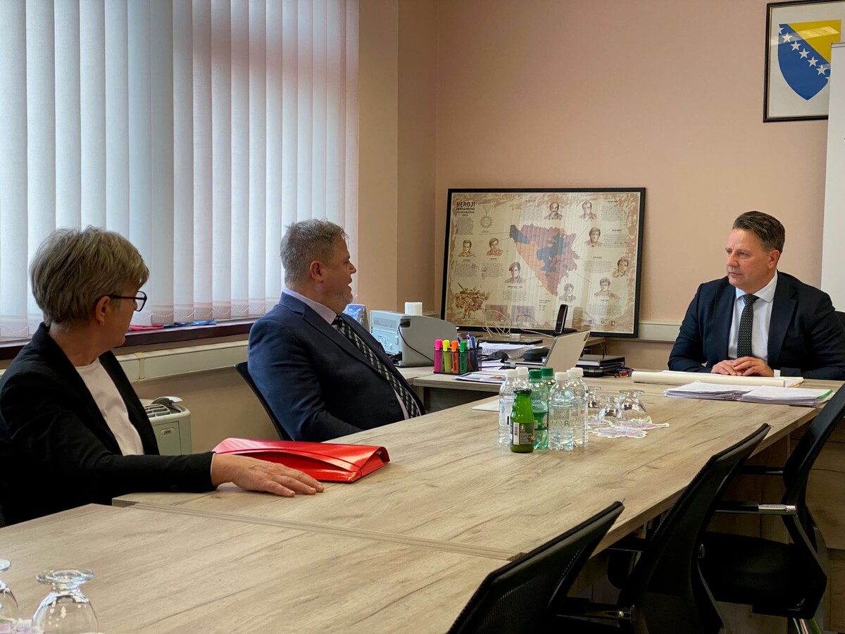 1732870825_674982a93f13a