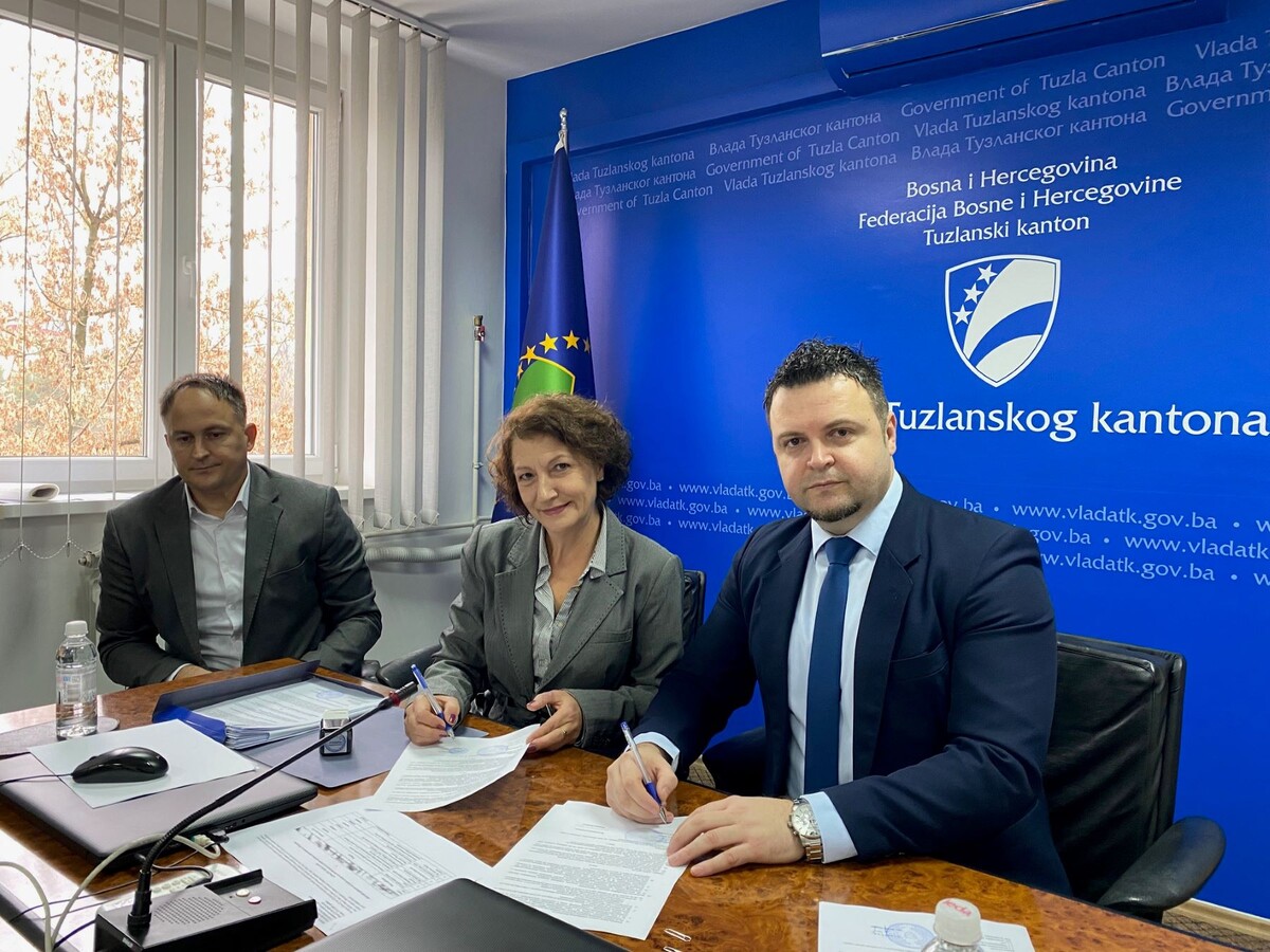 1733410821_6751c0057e26d