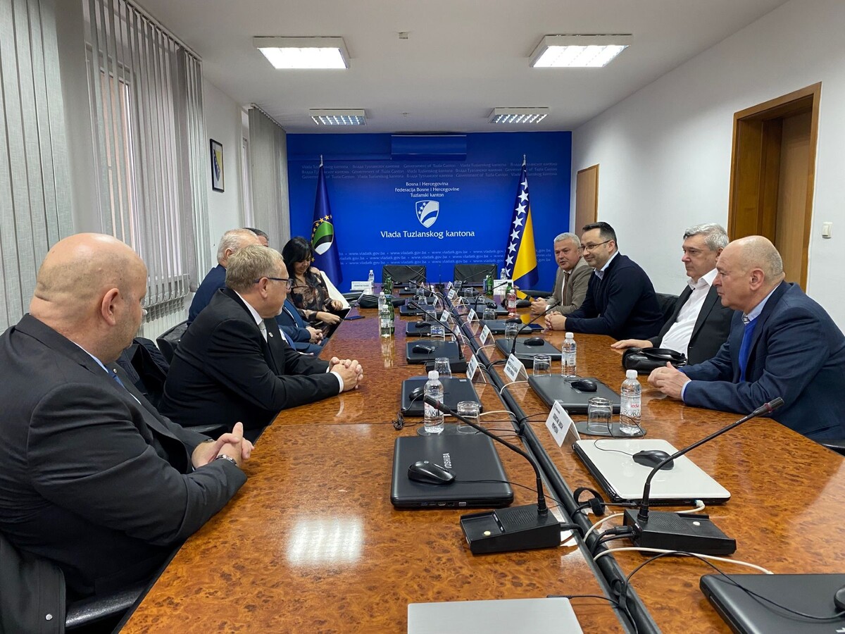 1733922028_67598cec35125