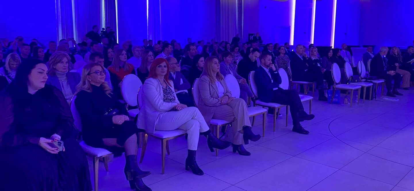 1734969632_67698920e3936