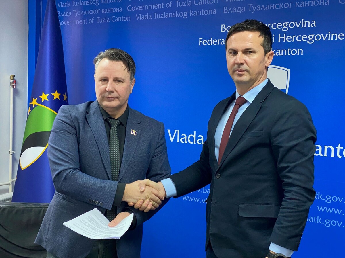 1735308027_676eb2fb5bc3c