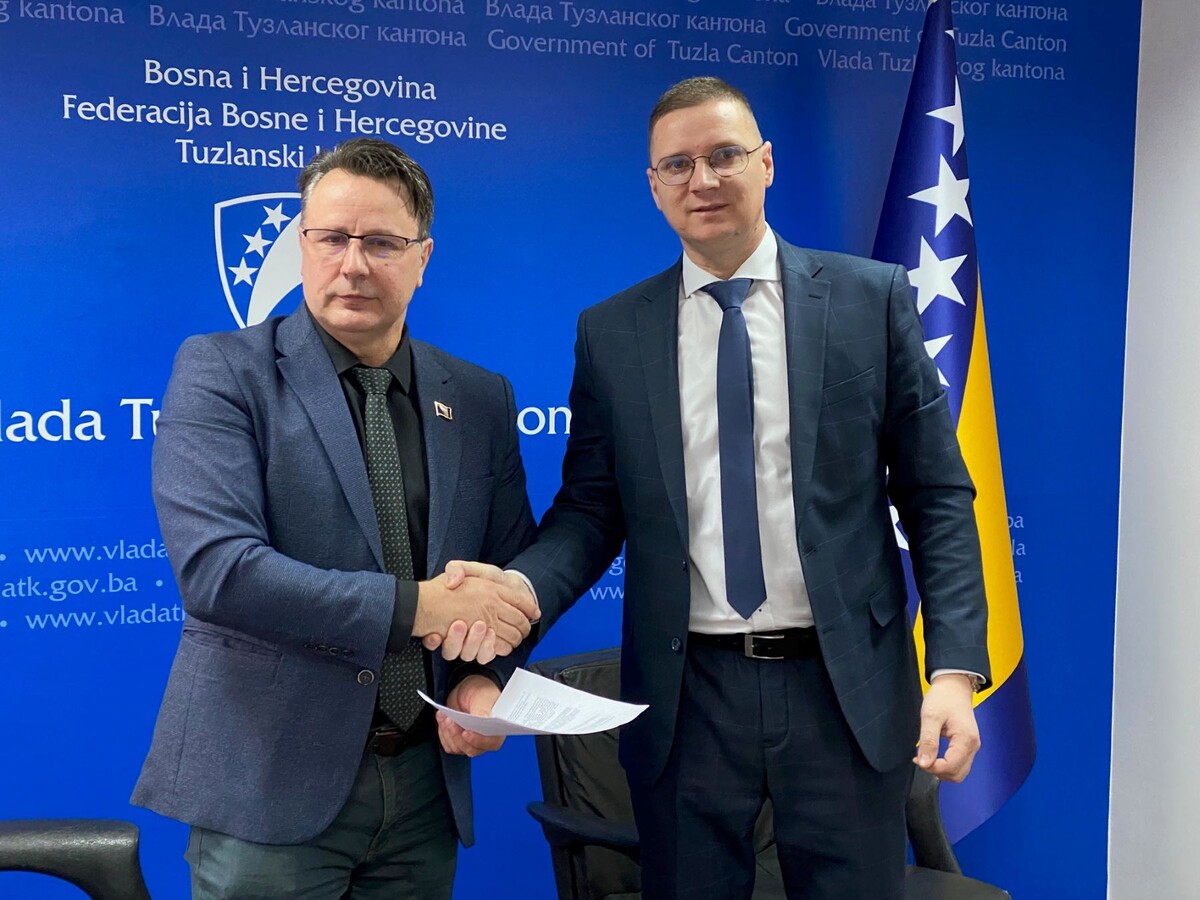 1735308027_676eb2fb83fcd