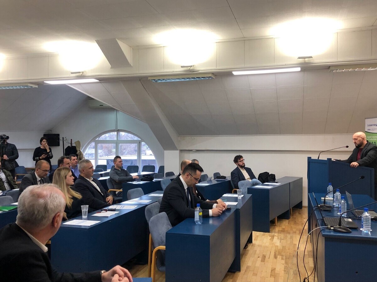 1736514033_678119f14a438