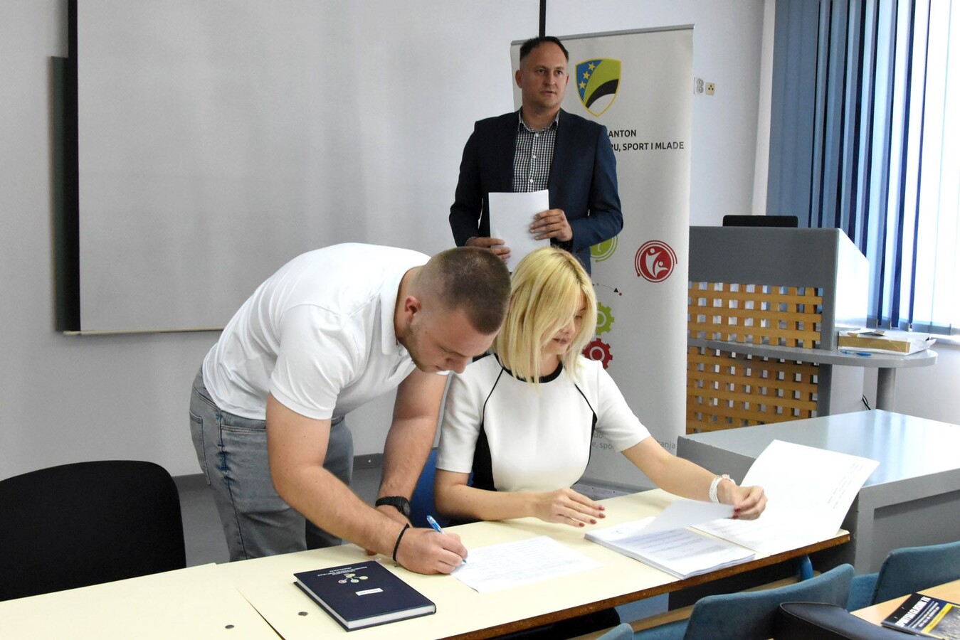 1749128418_684194e23ac43