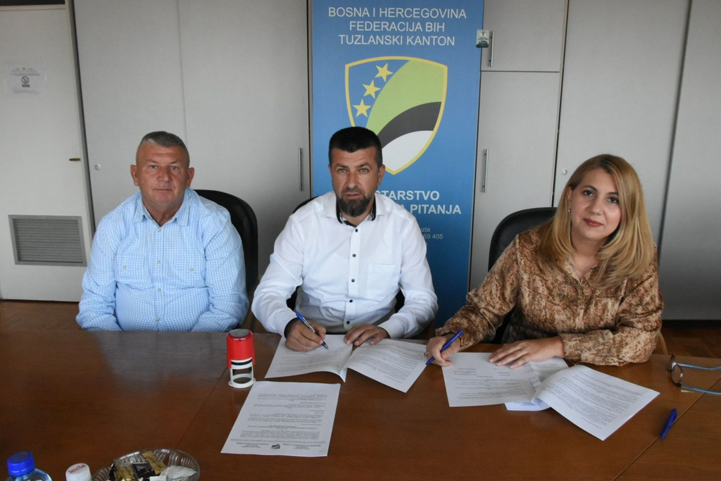 Vlada TK uz projekte kulture sjećanja – potpisan ugovor o sufinansiranju  izgradnje spomen-obilježja u Bratuncu