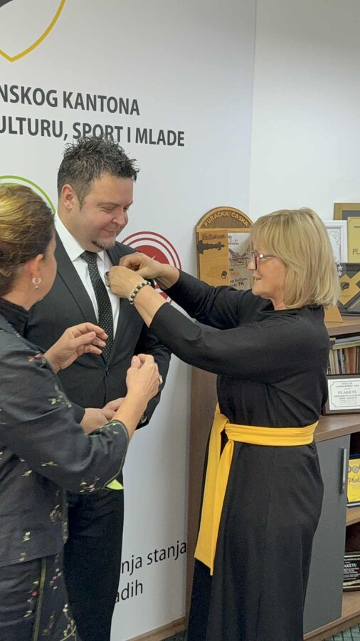 1758726018_68d40782b6efb