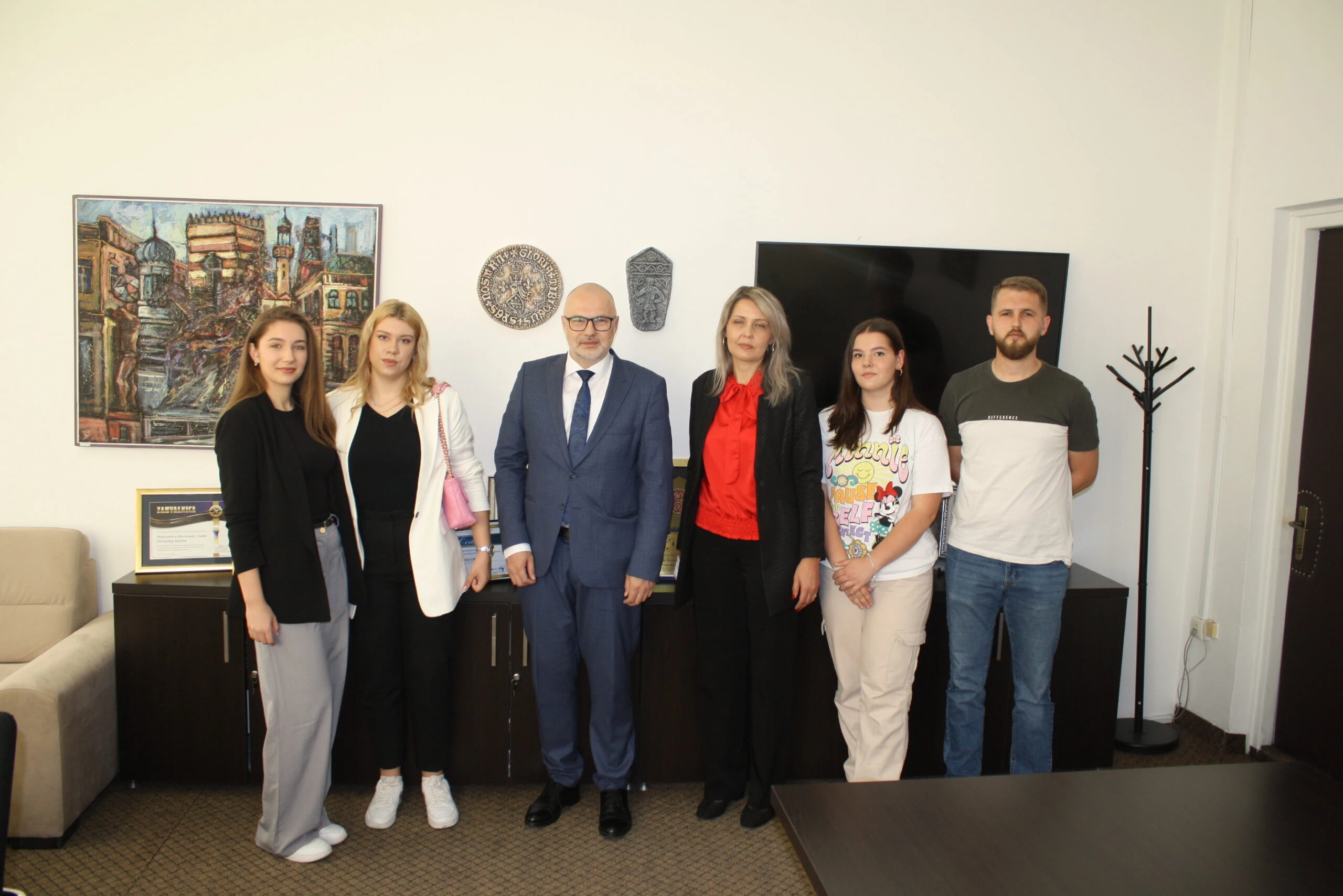 Ministar Omerović podržao projekt „Budi heroj/heroina“ Vijeća učenika Srednje medicinske škole Tuzla