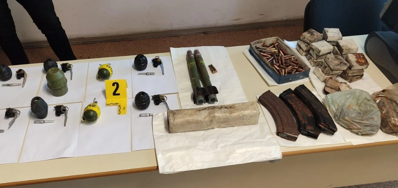 Operativna akcija Uprave policije – Pretresi na više lokacija, pronađena veća količina oružja i eksplozivnih sredstava