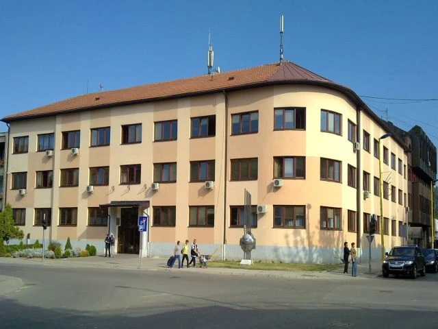 Javni poziv za prodaju putničkih motornih vozila koja su po pravosnažnim presudama nadležnih općinskih sudova trajno oduzeta i dodijeljena MUP TK-a, Upravi policije, na raspolaganje sa istim