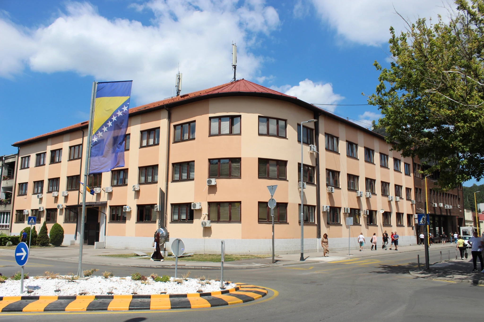 Obavještenje za javnost - Skraćeno radno vrijeme šalter sale u Odsjecima za administraciju Tuzlanskog kantona